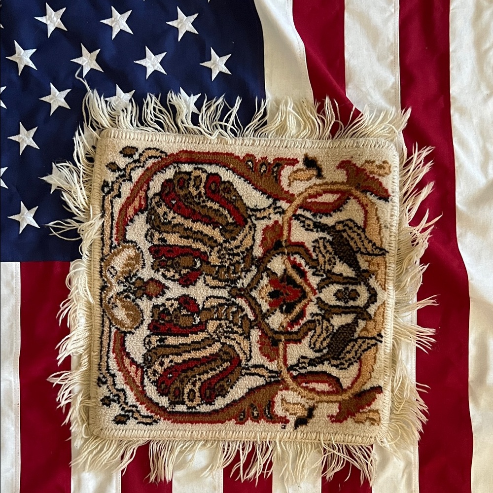 Decorative area rug placemat